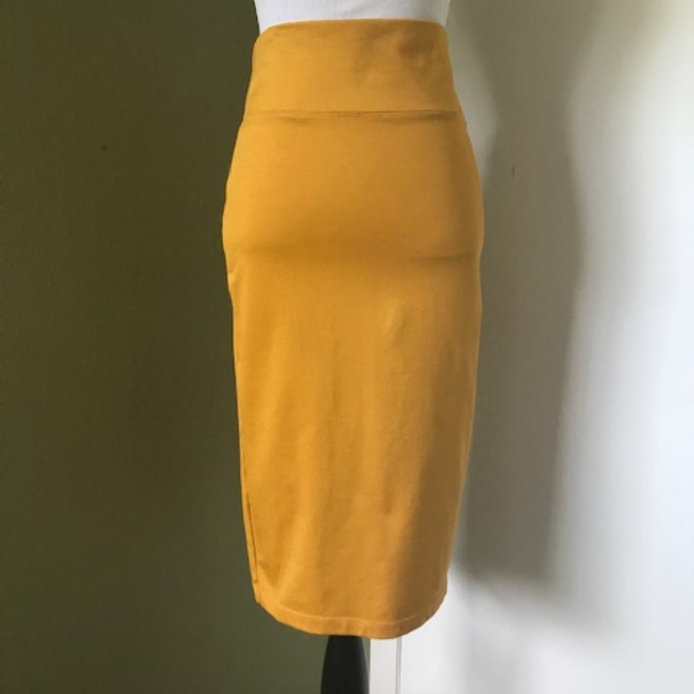 New Soho Girls Gold Sliming Skirt Size Medium